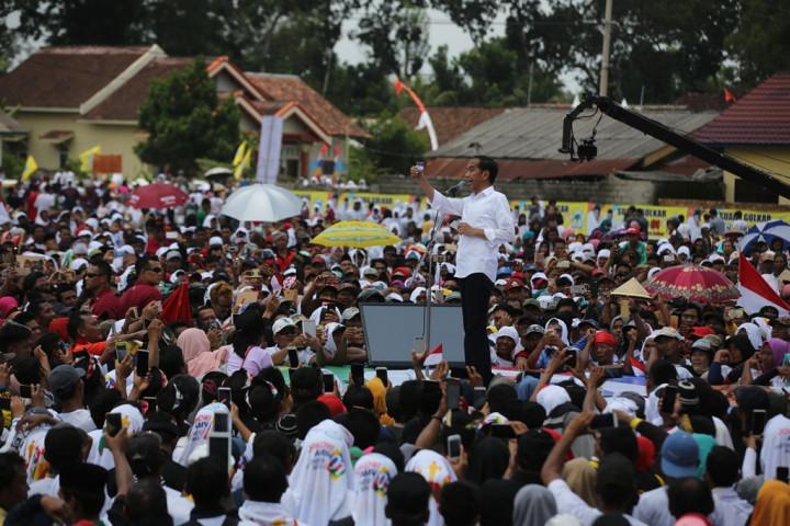 Jokowi Gaungkan Kartu Sakti di Hadapan Warga Banten