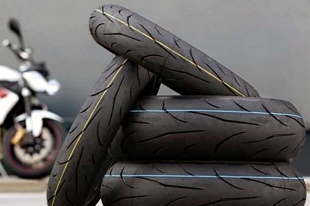 Pemasangan ban motor lebar idealnya naik 2 step dari ukuran standar pabrikan. Motorbike