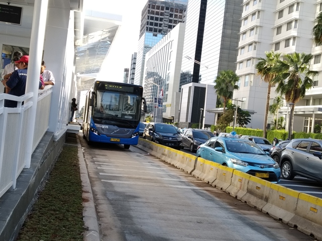 Wajah Baru Halte Bundaran HI