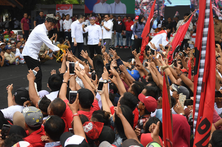 Ribuan Pendukung Sambut Jokowi di Banyuwangi