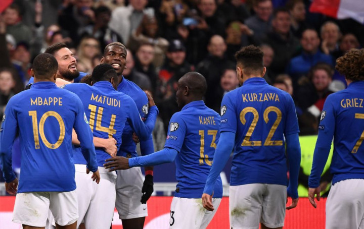 Bantai Islandia, Prancis Puncaki Klasemen