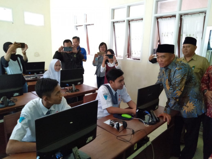 Mendikbud Sidak UNBK SMK Hari Kedua di Malang