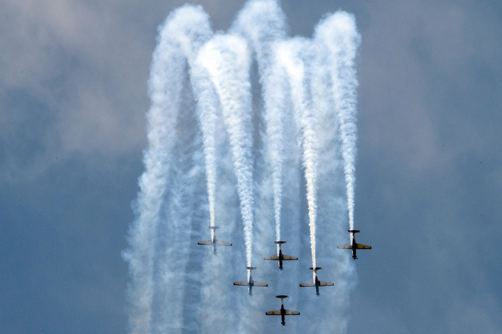 Tim Aerobatik Jupiter Menari di Langit Langkawi