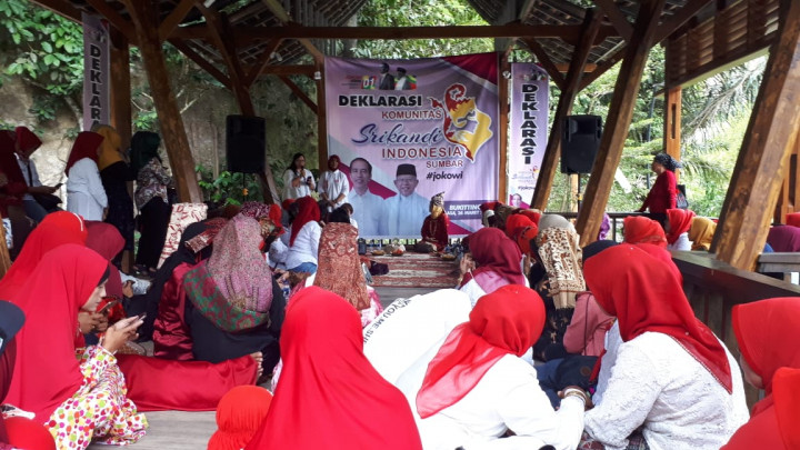Keluarga Jokowi <i>Door to Door</i> di Sumbar