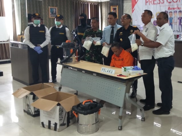 Dua Kilogram Sabu Diselundupkan dalam Penyedot Debu