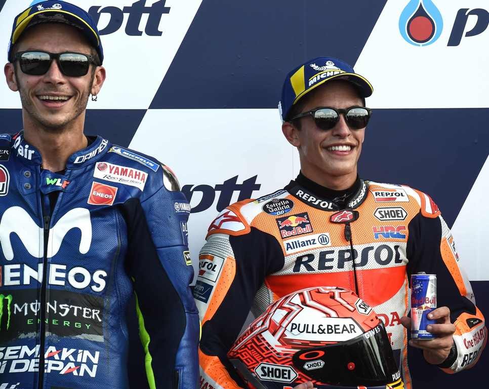 Valentino Rossi dan Marc Marquez (Foto: AFP)
