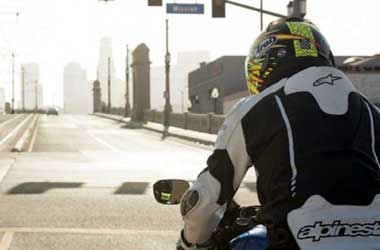 Trik Berkendara Aman di Perkotaan