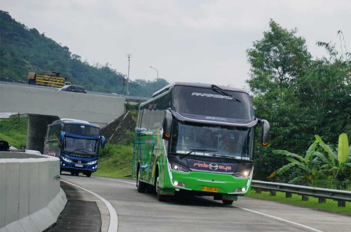 Hino Bus RN dan FC Bus Jelajah Jawa, Jajal Fitur Baru