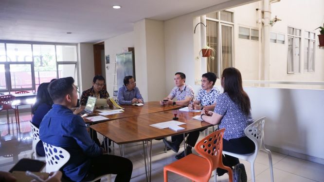 Forum Group Discussion (FGD) di kampus Universitas Kristen Maranatha, UKM/Humas.