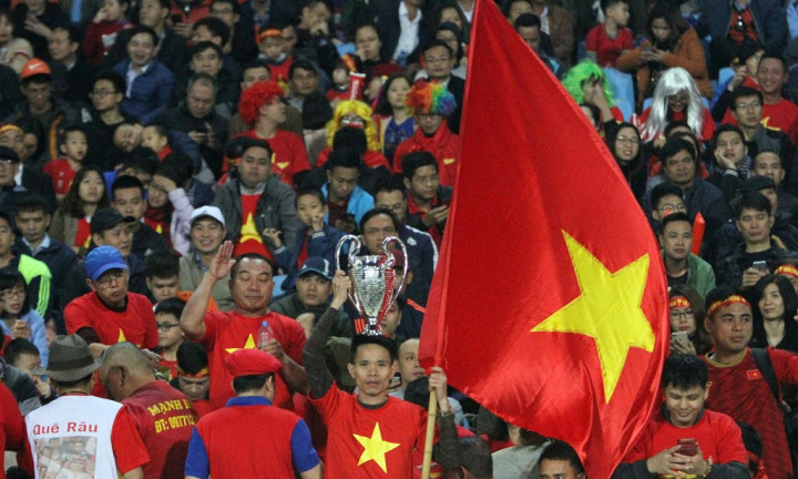 Vietnam Juara, Botol Bir Hampir Melayang