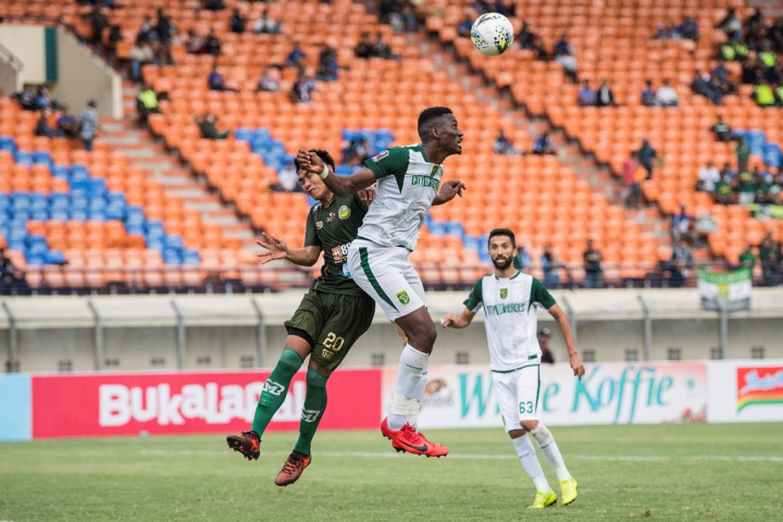 Dramatis, Persebaya Tekuk Tira-Kabo pada Menit Akhir