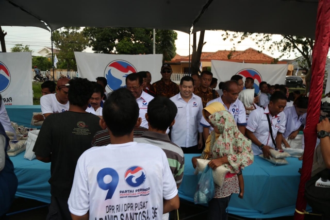 Warga Serbu Bazar Beras Murah di Jateng