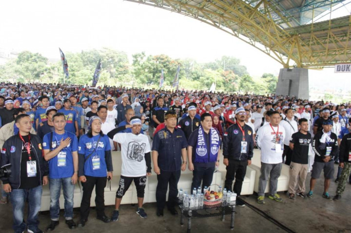 Bobotoh Ngahiji: Bandung Satu Tekad, Dukung Jokowi Habisi Mafia Bola