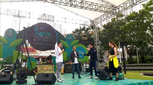 <i>Sneakers</i> Penunjang Kegiatan Sehari-hari