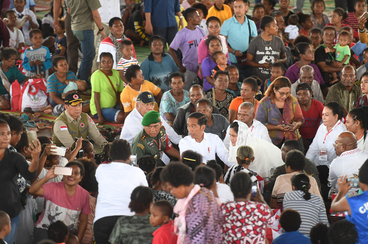 Jokowi Sambangi Korban Banjir Bandang Sentani