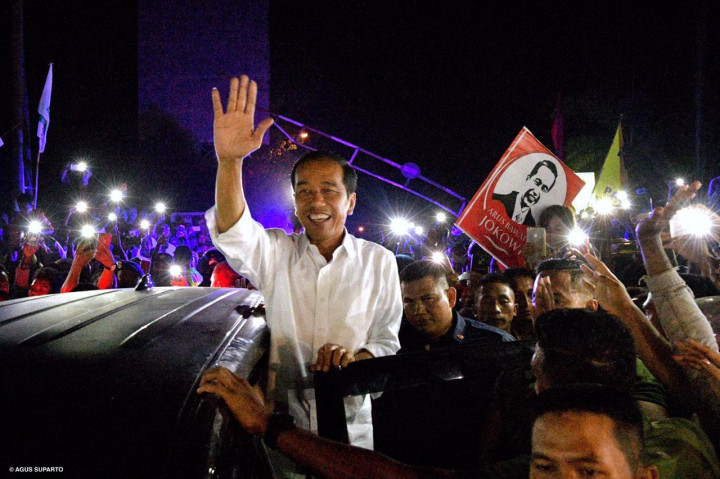 Jokowi: di Negara Mana Ada Presiden Dicegat Minta Salaman?