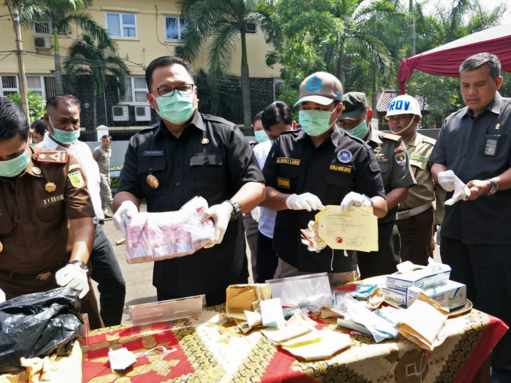 Kejari Depok Musnahkan <i>Barbuk</i> dari 100 Kasus