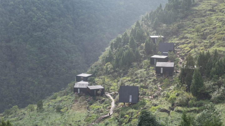 Ekstrem! Hotel Ini Dibangun di Antara Pegunungan Curam