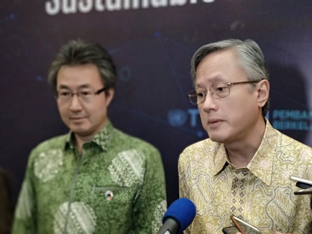 Sestama Bappenas-Gellwynn Jusuf (kanan) dan Chief Representative JICA Indonesia Office-Shinichi Yamanaka (kiri) - - Foto: Medcom.id/ Husen Miftahudin