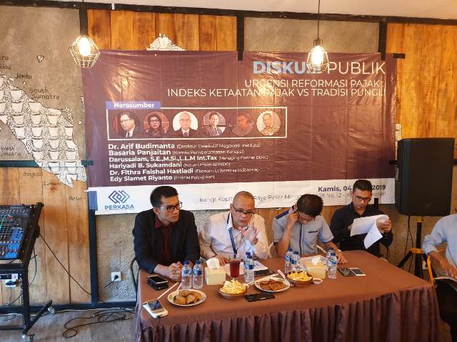 Diskusi publik urgensi reformasi pajak