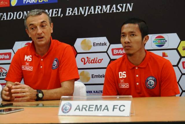 Pelatih Arema  FC Milomir Seslija (kiri) bakal sedikit bernostalgia main di Stadion 17 Mei Banjarmasin-Medcom.id/Daviq