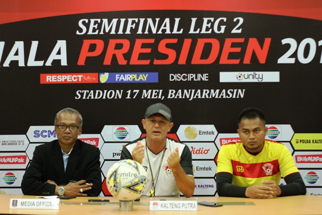 Pelatih Kalteng Putra Wesley Gomes de Oliviera (tengah)-Medcom.id/Daviq