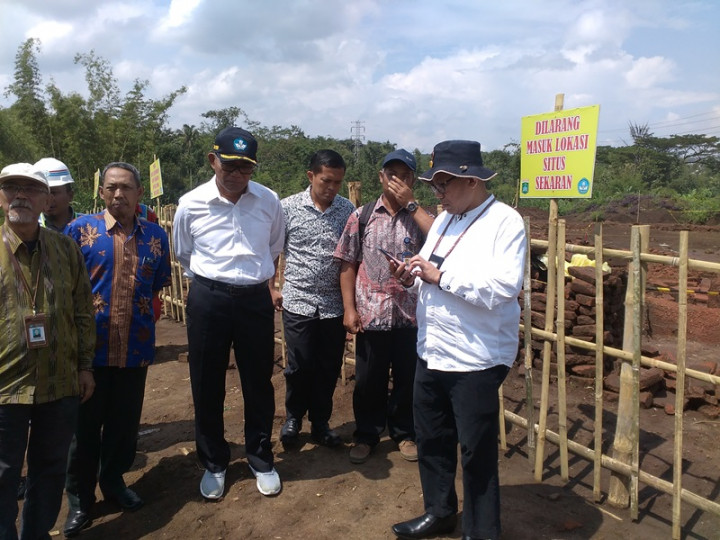 Mendikbud Tinjau Langsung Temuan Situs di Proyek TransJawa