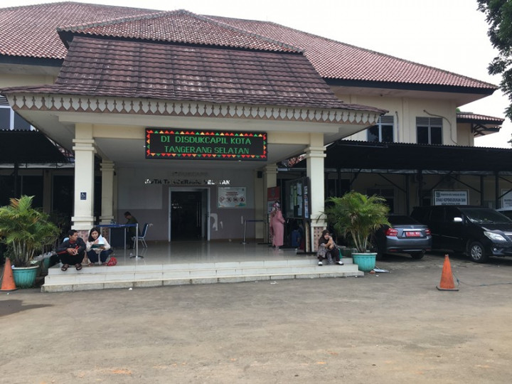 Ribuan KTP-el Warga Tangsel Menumpuk di Kantor Disdukcapil