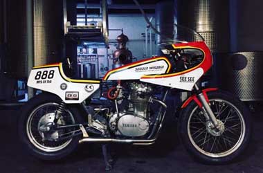 'Tenggak Vodka' Motor Ini Pecahkan Rekor Ngebut Padang Garam