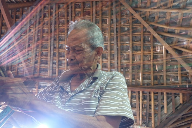 Menjaga Budaya Lewat Tenun