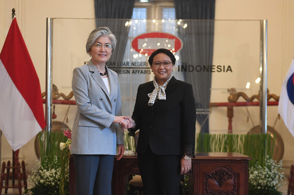 Menlu RI-Korsel Bertemu Bahas Kerja Sama Ekonomi