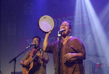 Bonita & The Hus Band: Jangan Sampai Pilih Pemimpin yang Menghilangkan Rakyat