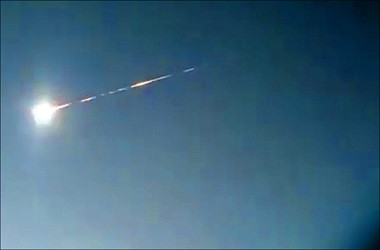 Warga Siberia Panik Melihat Meteor Besar Bersuara Kencang