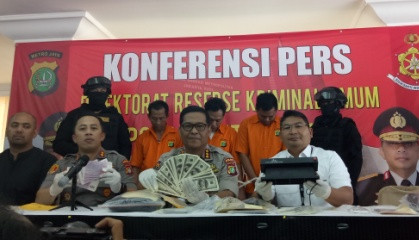 Tiga Pemalsu Mata Uang Asing Ditangkap