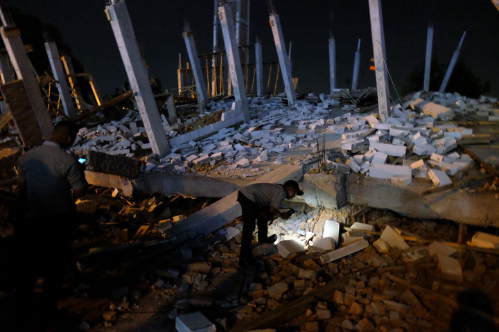 Bangunan Kafe Dua Lantai di Medan Runtuh