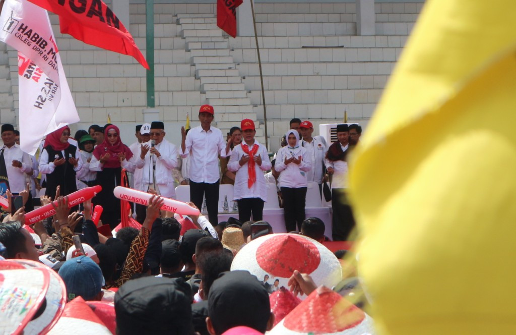 Ketika Ma'ruf Ajak Pendukung Berdendang