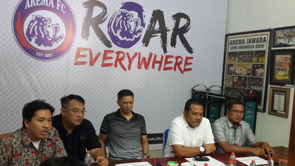 CEO Arema FC Agoes Soerjanto (kedua dari kanan) (Istimewa)