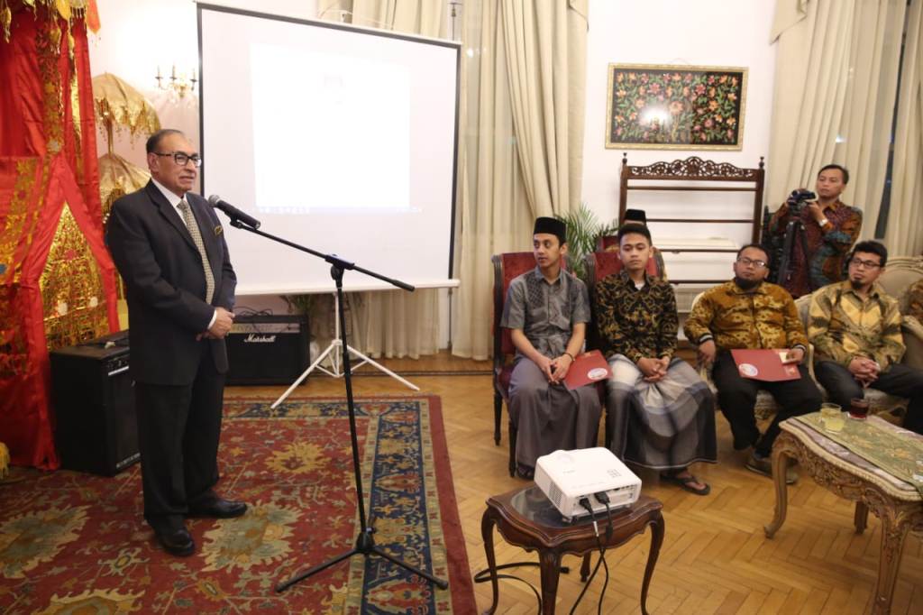 Utusan Khusus Presiden RI untuk Timur Tengah dan OKI, Alwi Shihab di KBRI Kairo. (Foto: Dok. KBRI Kairo)