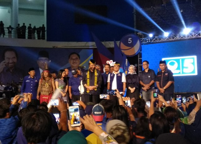 Surya Paloh Berhenti Pidato saat Azan Berkumandang