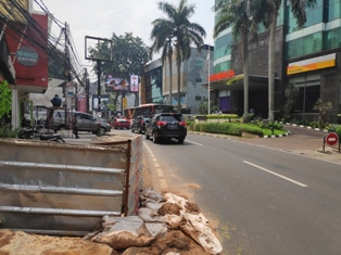 Karyawan Kemang Keluhkan Revitalisasi Trotoar