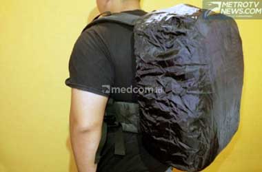 Jangan Abaikan Bag Cover, Cegah Tas Basah saat Terobos Hujan