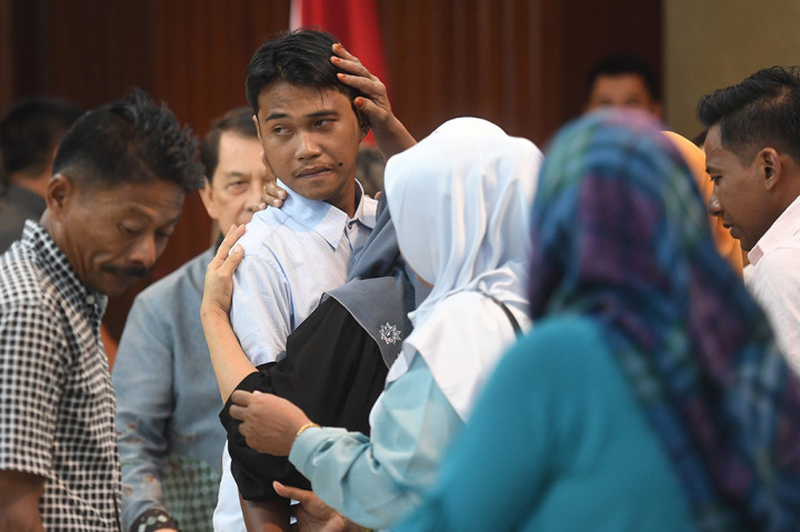 Kemenlu Serahterimakan Eks Sandera Abu Sayyaf ke Keluarga