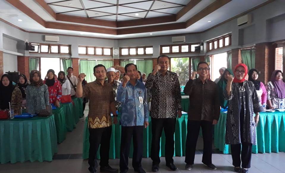 Kemenkop UKM memberikan Bimbingan Teknis Ketahanan Usaha KUMKM di Wilayah Bencana di Pandeglang, Banten (Foto:Dok.Kemenkop UKM)