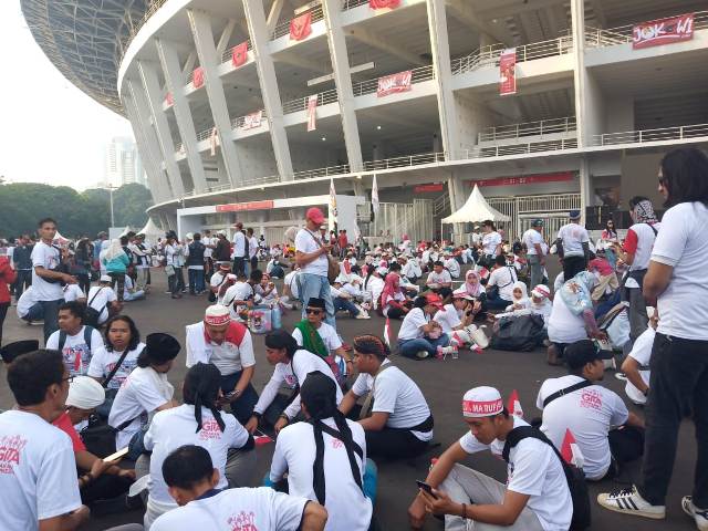 Pendukung Jokowi-Ma'ruf Mulai 'Putihkan' GBK