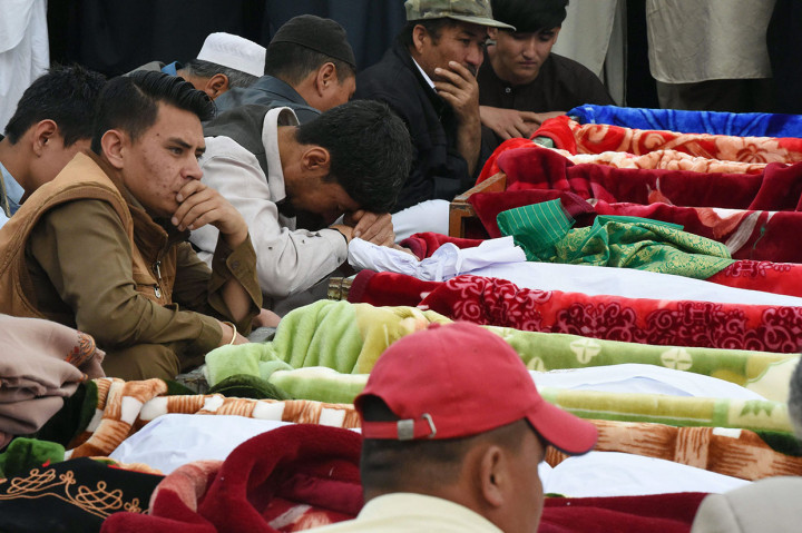 Puluhan Korban Bom Bunuh Diri di Pakistan Dimakamkan