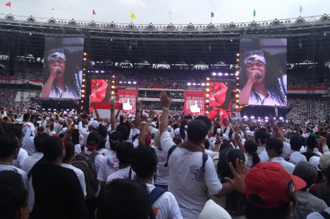 Aksi 100 Gitaris Indonesia di Konser Putih Bersatu