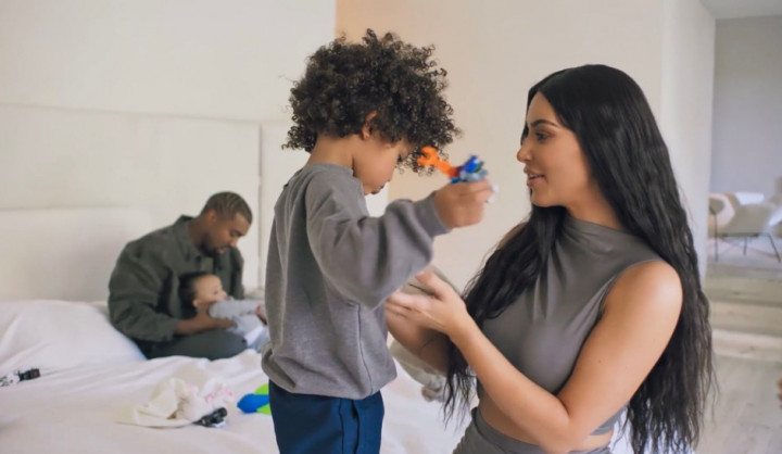 Kim Kardashian Pamer Liburan Bareng Suami di Bali