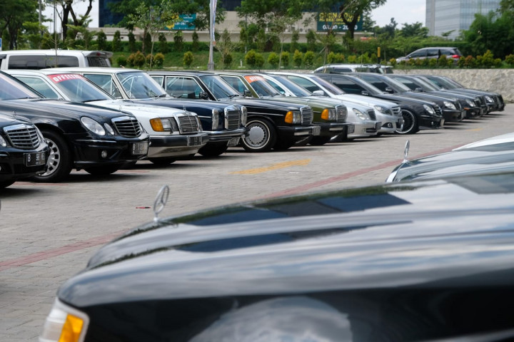 Kumpul Pecinta Mercedes-Benz di Pinggir Jakarta