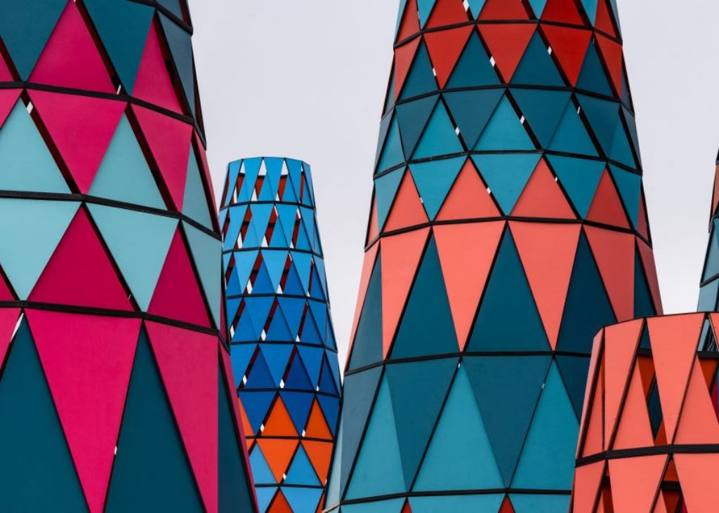 Instalasi seni cerah dan indah yang menghiasi Coachella Festival.  (Foto: Coachella/Lance Gerber)