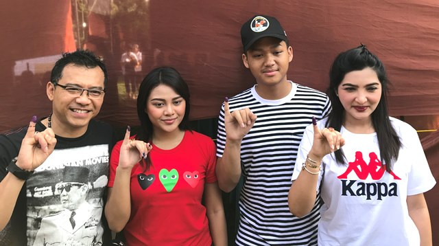 Anang Hermansyah Kompak Mencoblos Bersama Keluarga